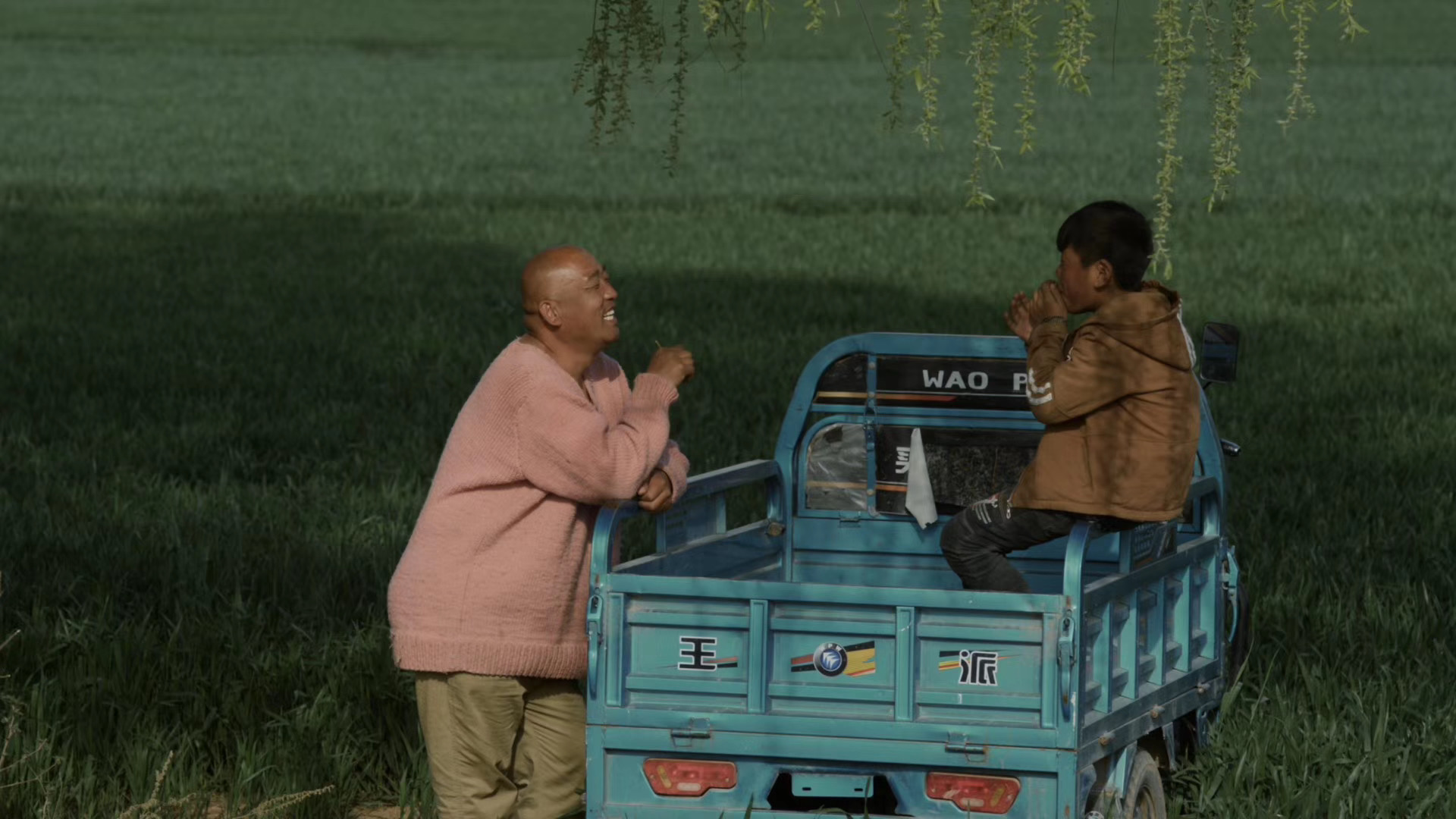 歌声缘何慢半拍